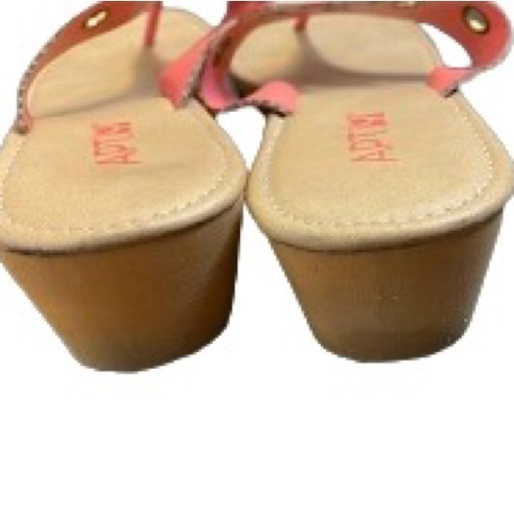 Beautiful Salmon Colored Wedges Apt.9 - Picture 3 of 8